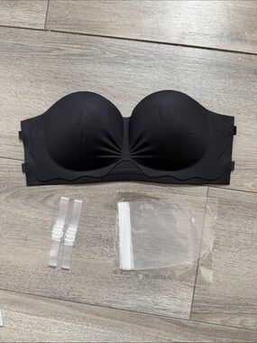 Seamless Strapless Bandeau Bra in Black